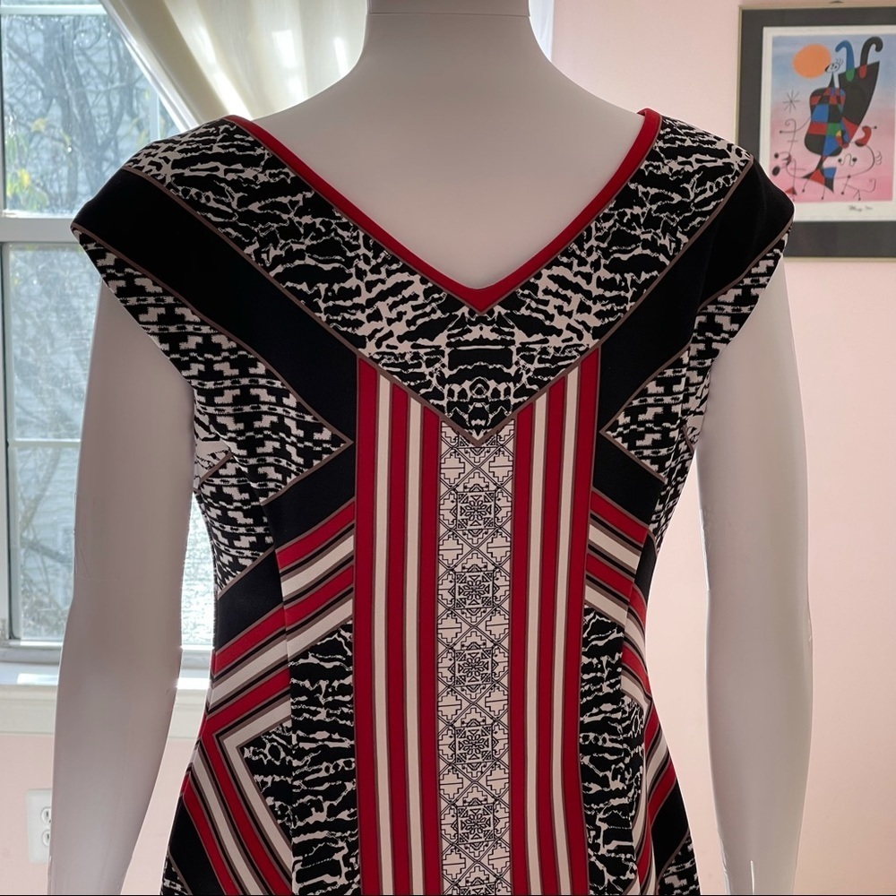 Maggy L Women’s Sleeveless V-neck Geometric Sheath  Midi Dress size 8 - Picture 10 of 14